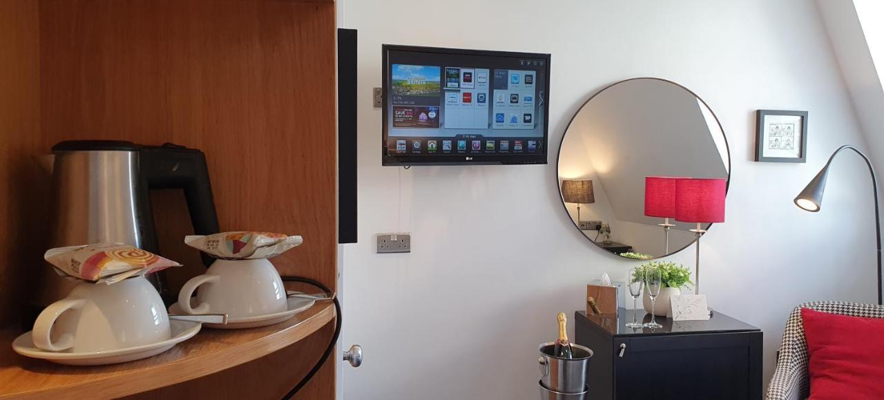 A Room With A View Brighton Exterior foto A television with a built-in DVD player